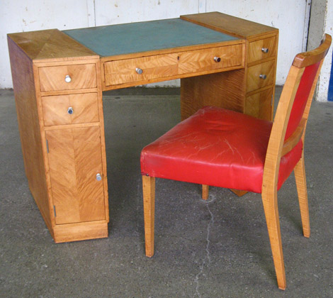 Art Deco writing table in figured maple