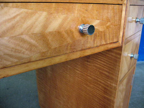 Art Deco writing table in figured maple