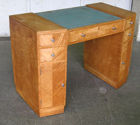 Art Deco writing table in figured maple